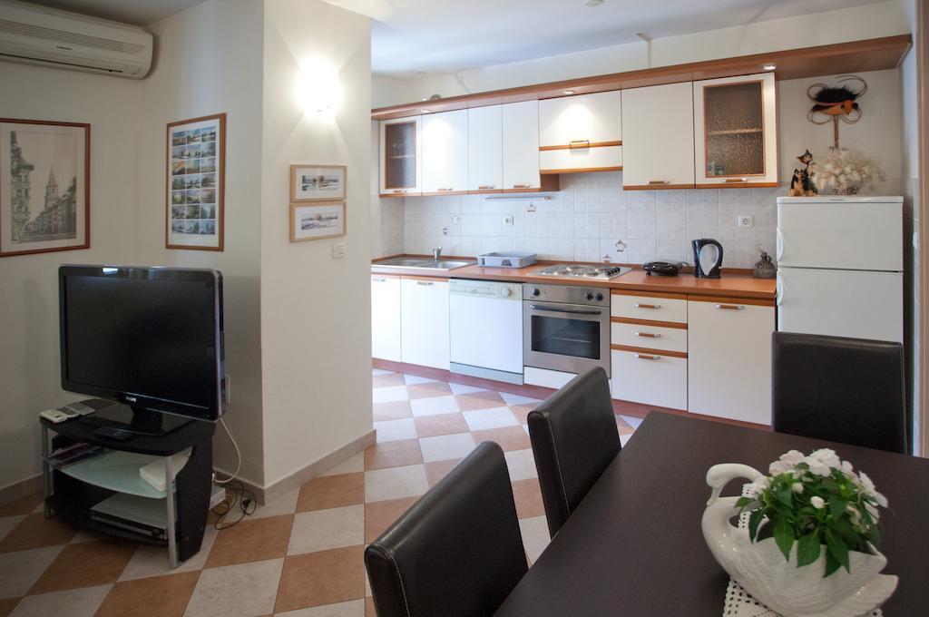 Ideal Location Split Apartments Zimmer foto