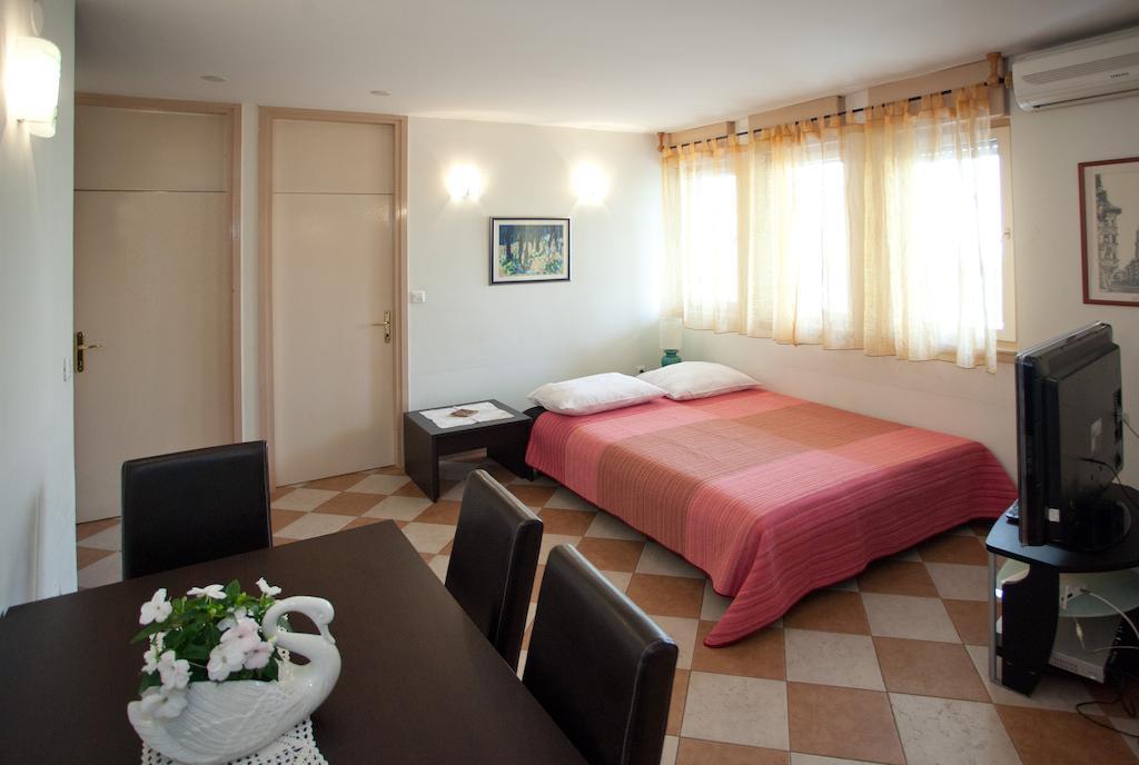 Ideal Location Split Apartments Zimmer foto